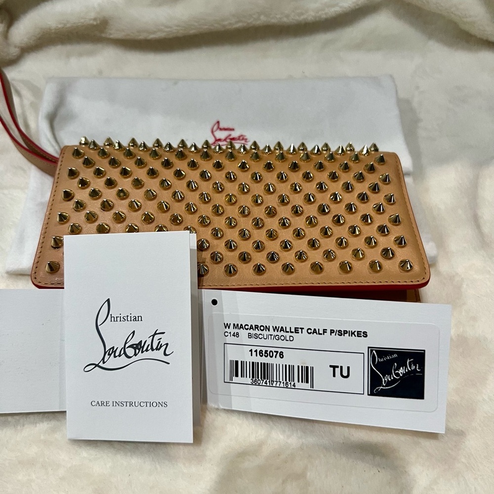 Authentic Christian Louboutin Wristlet
W MACARON WALLET CALF P/SPIKES